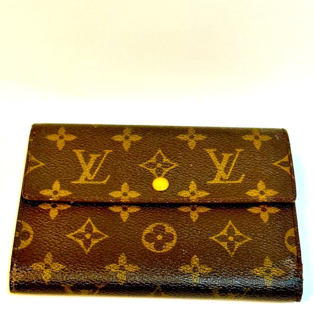 Louis Vuitton Monogram Wallet - Picture 2 of 9